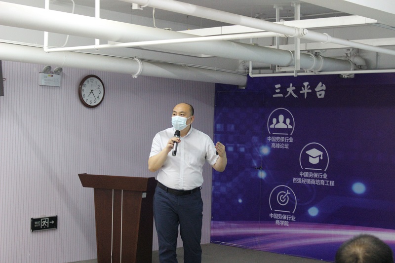總經理做工作匯報.jpg